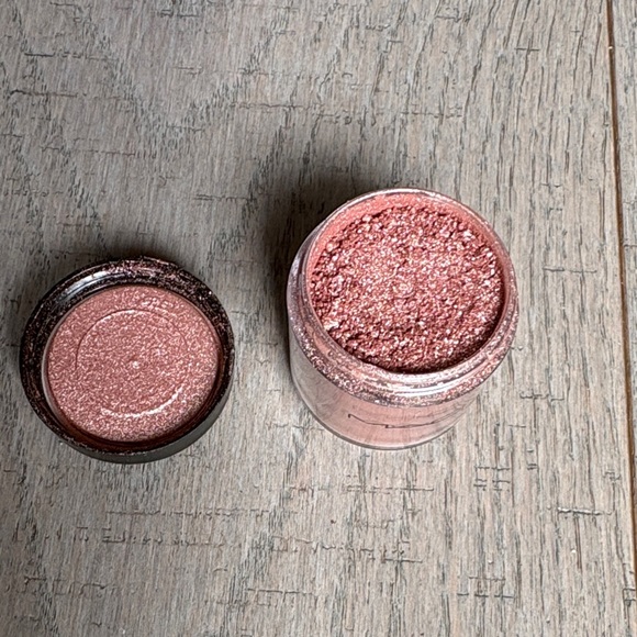 MAC Pigment - GOLDENAIRE - Picture 3 of 3
